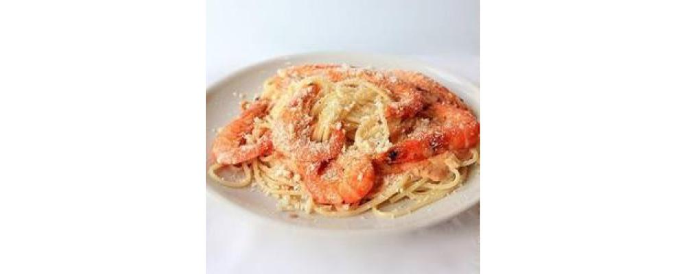 Спагеті із креветками в вершково-томатному соусі з хлібно-часниковою крихтою