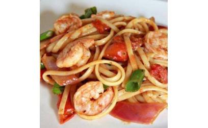 Спагетті з морепродуктами і помідорами чері