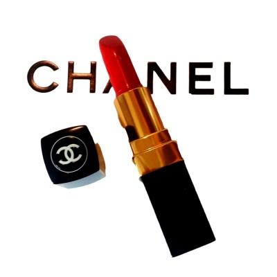 Помада Chanel червона